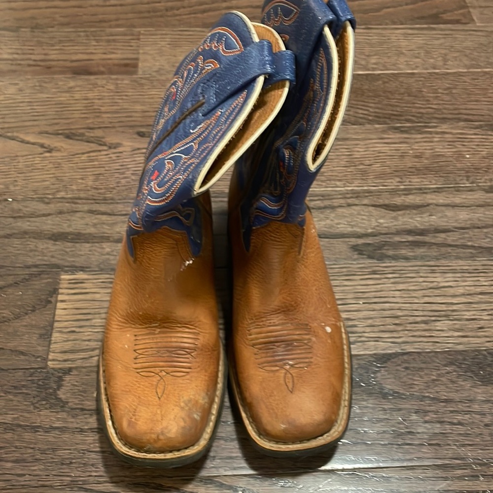 Girls boots